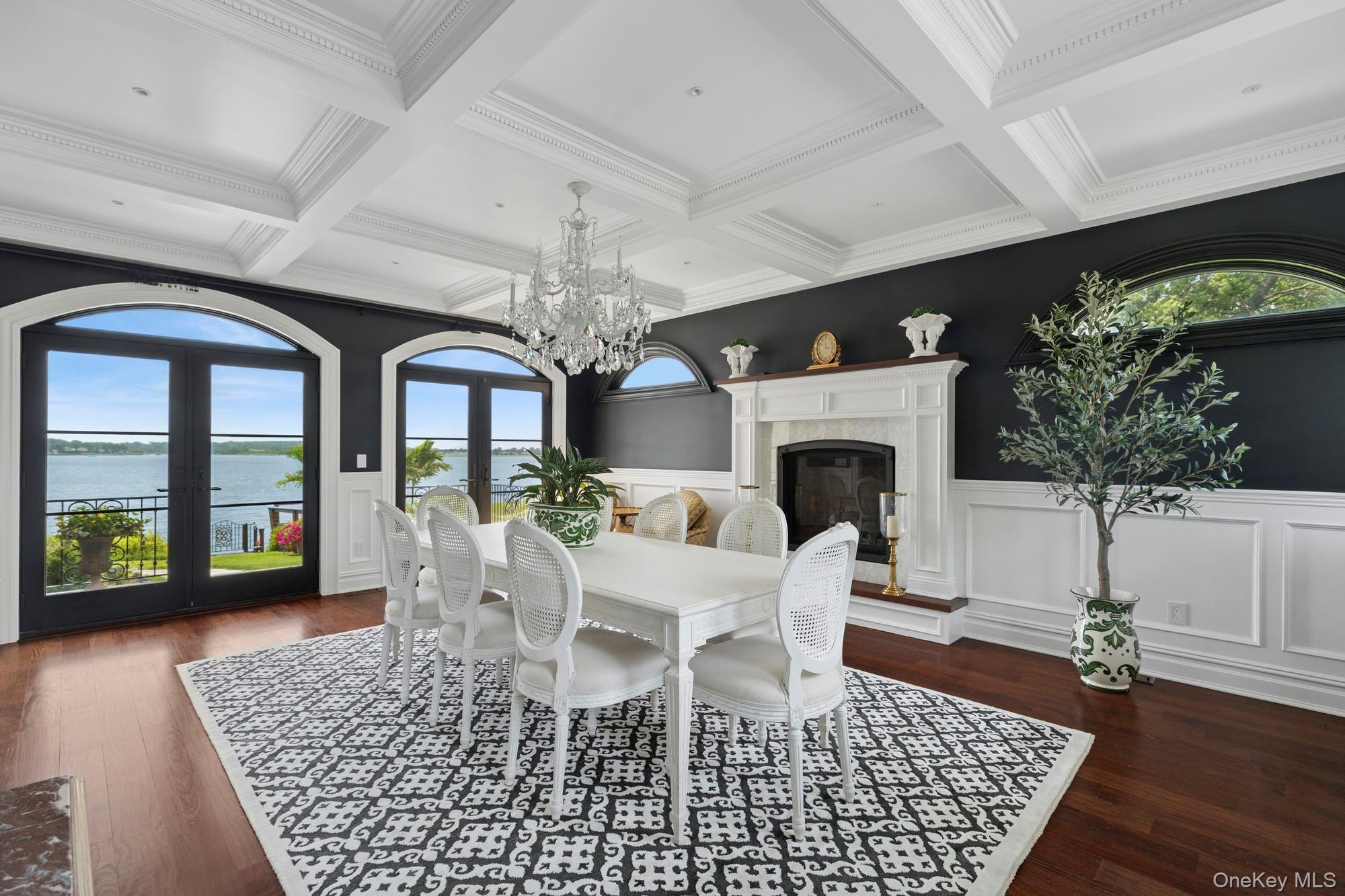 353 Centre Island Road