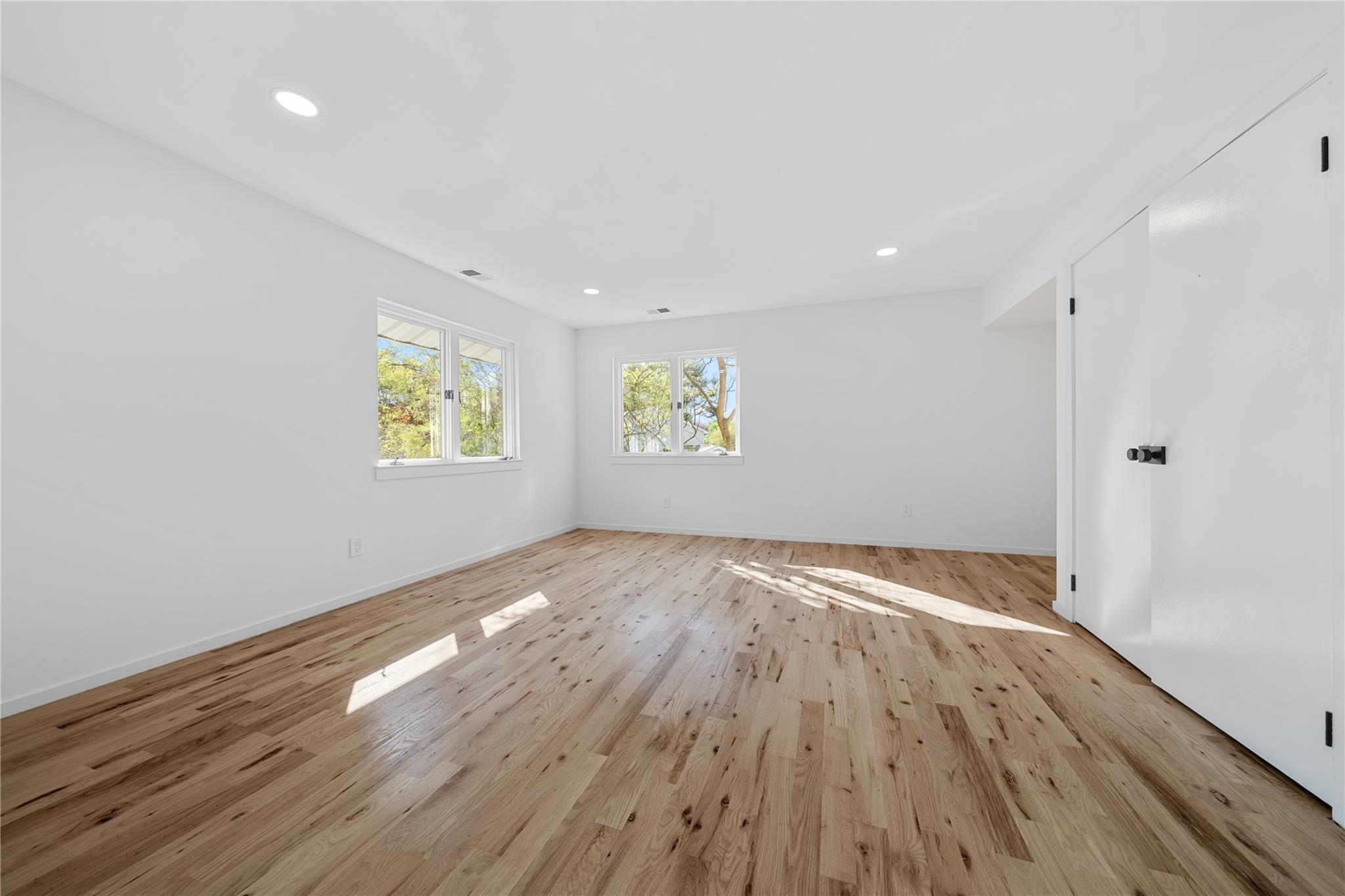 6 Blue Sky Court, Huntington, New York image 16