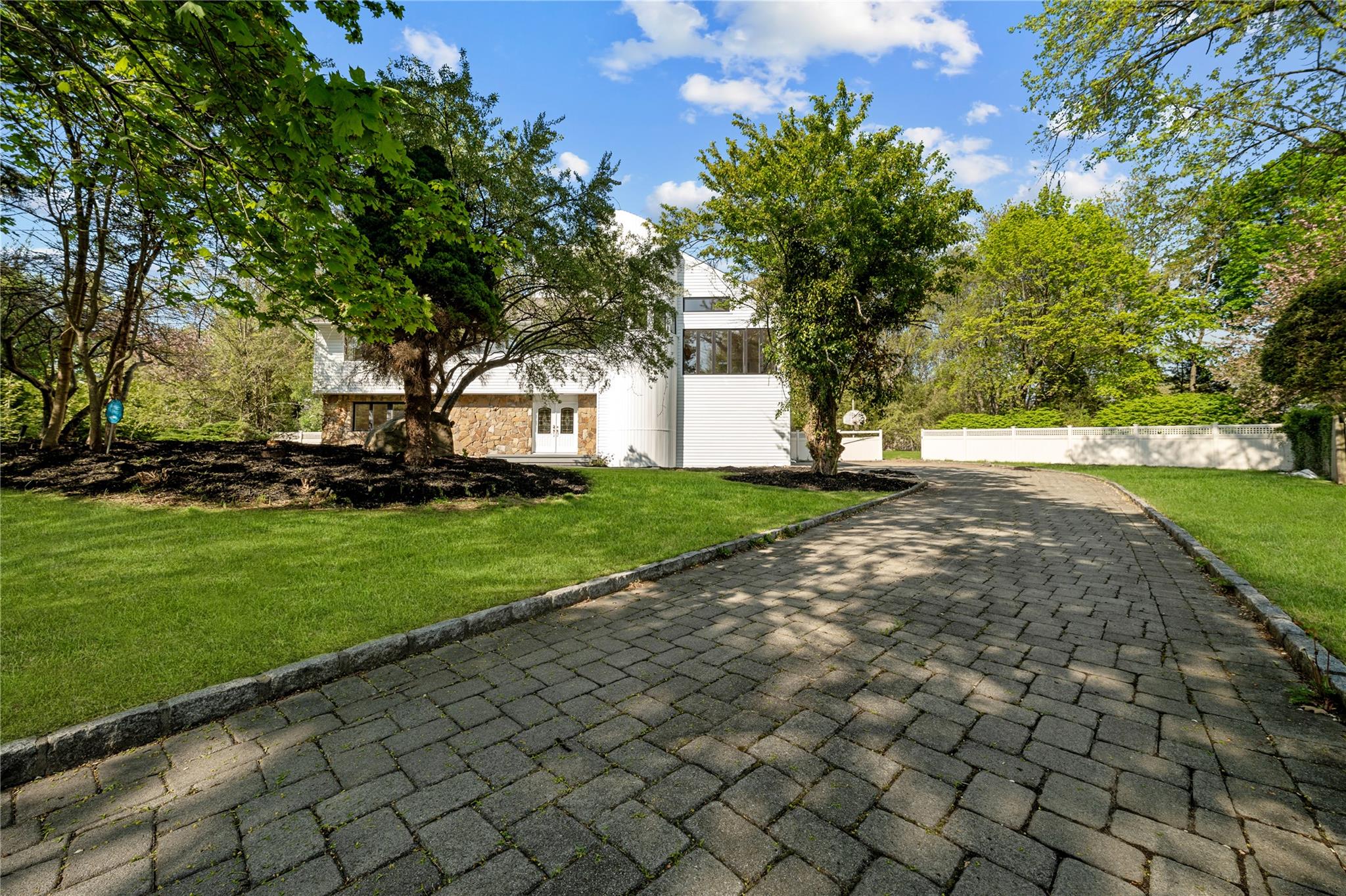 6 Blue Sky Court, Huntington, New York image 2