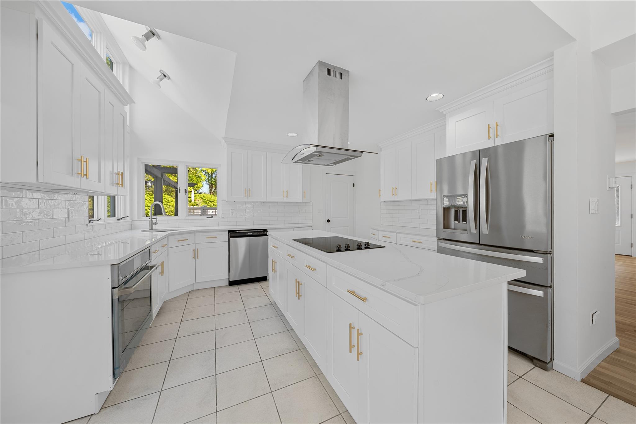 6 Blue Sky Court, Huntington, New York image 7