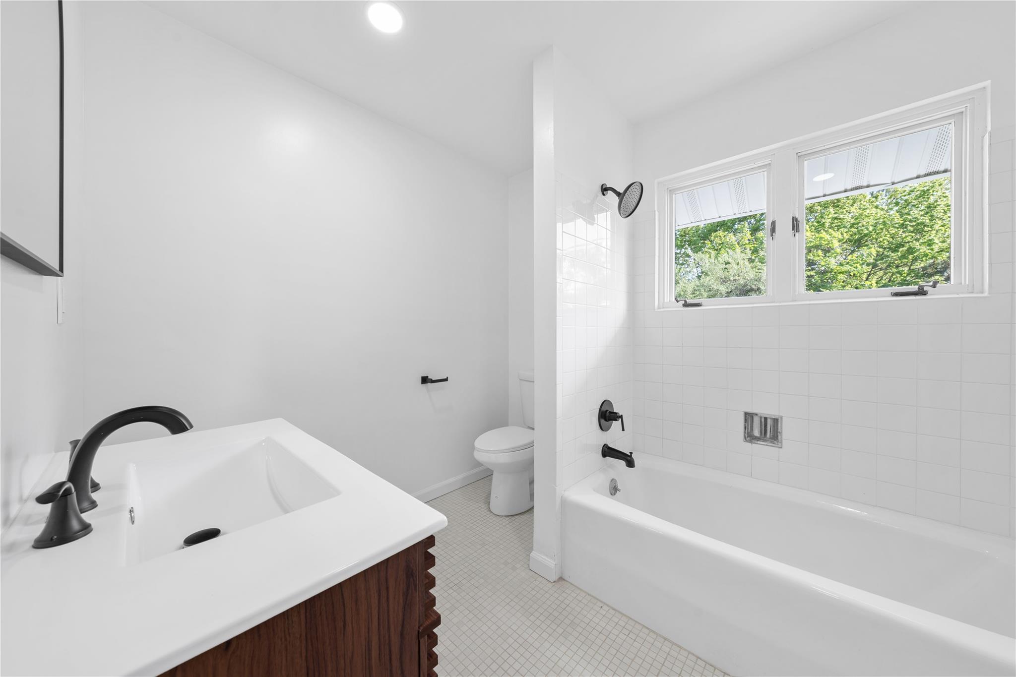 6 Blue Sky Court, Huntington, New York image 14