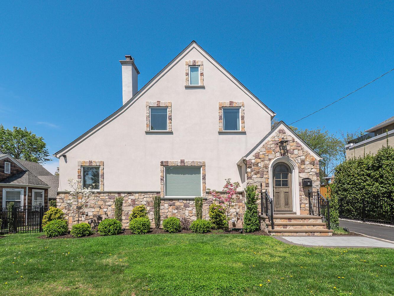33 Mora Court