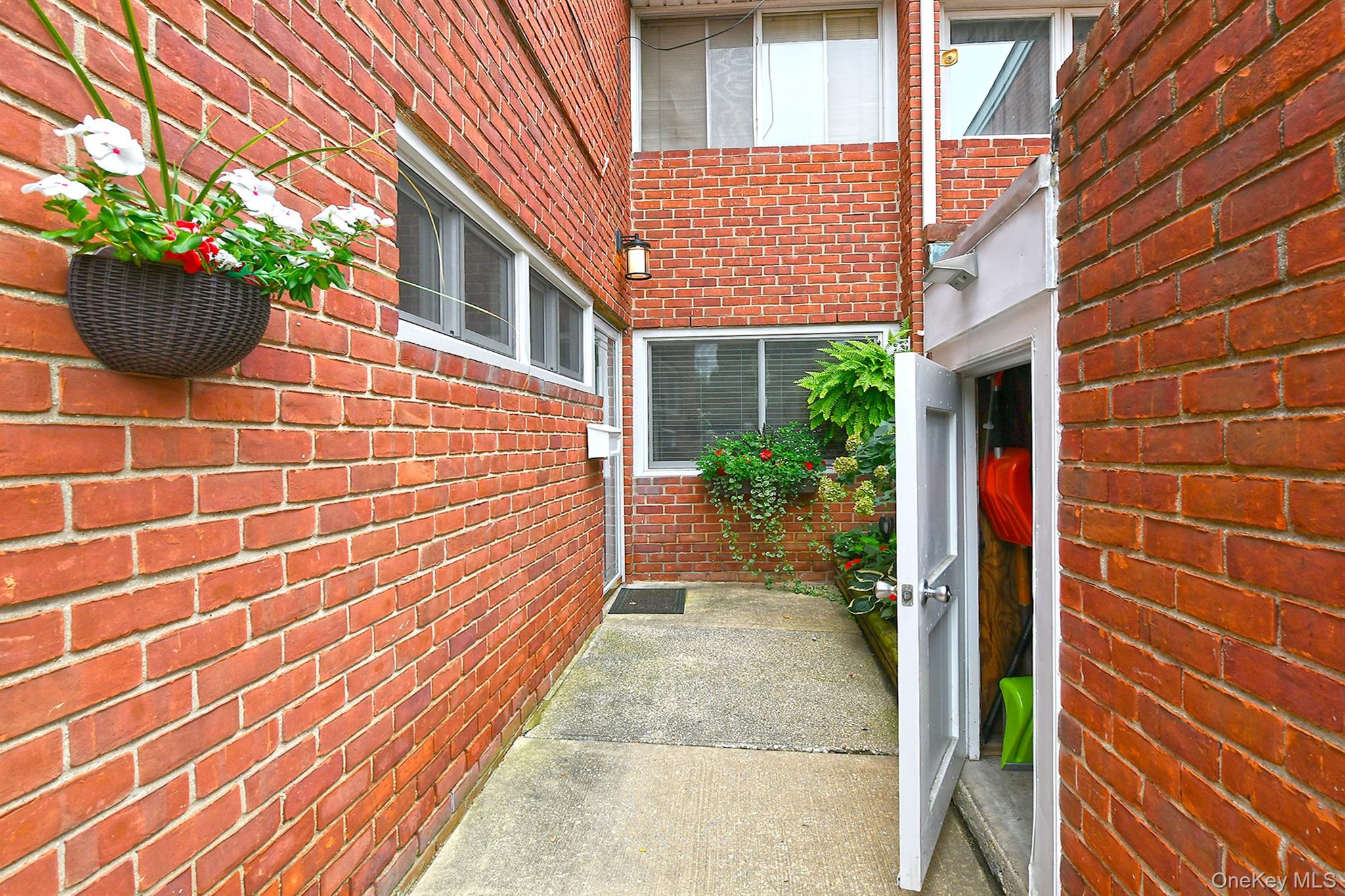 745 Conklin Street 18