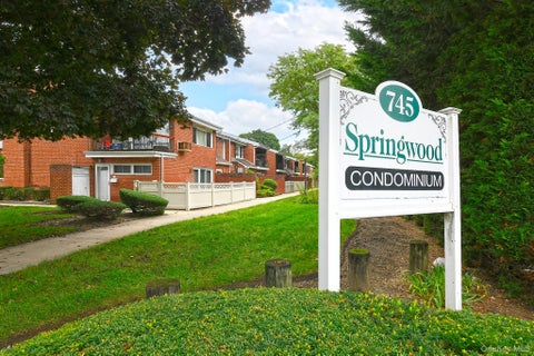 Condo For Sale - 745 Conklin Street #18<br/> Nassau County, Farmingdale, NY 11735