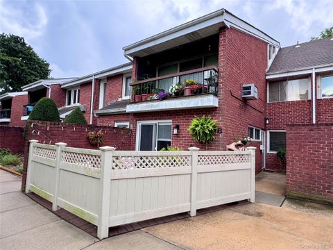 Condo For Sale - 745 Conklin Street #18<br/> Nassau County, Farmingdale, NY 11735
