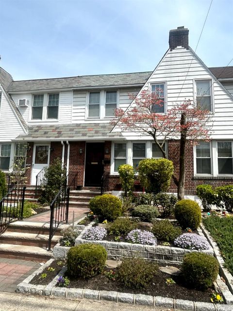 65-41 77th Place Middle Village NY 11379