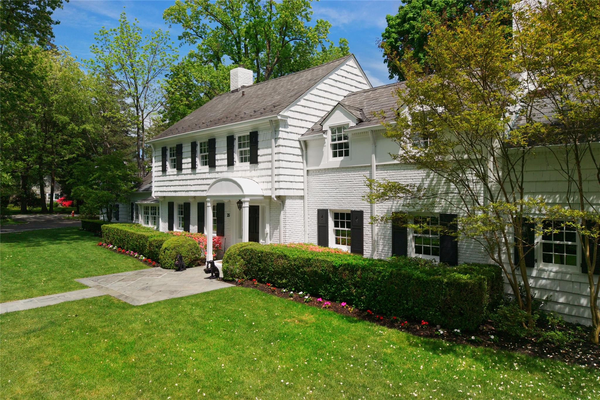 25 The Oaks