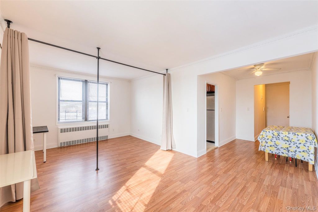 Photo of 150-15 72nd Rd Rd #5G, Kew Garden Hills, NY 11367 (MLS # 955350)
