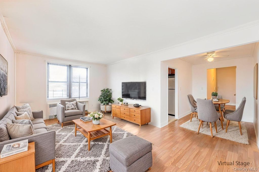 Photo of 150-15 72nd Rd Rd #5G, Kew Garden Hills, NY 11367 (MLS # 955350)