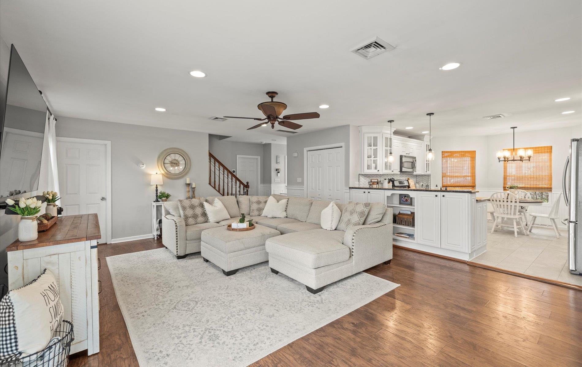 65 Howell Avenue, Deer Park, New York image 6