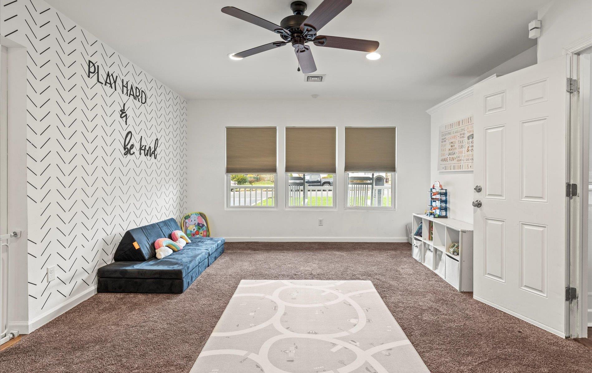 65 Howell Avenue, Deer Park, New York image 20