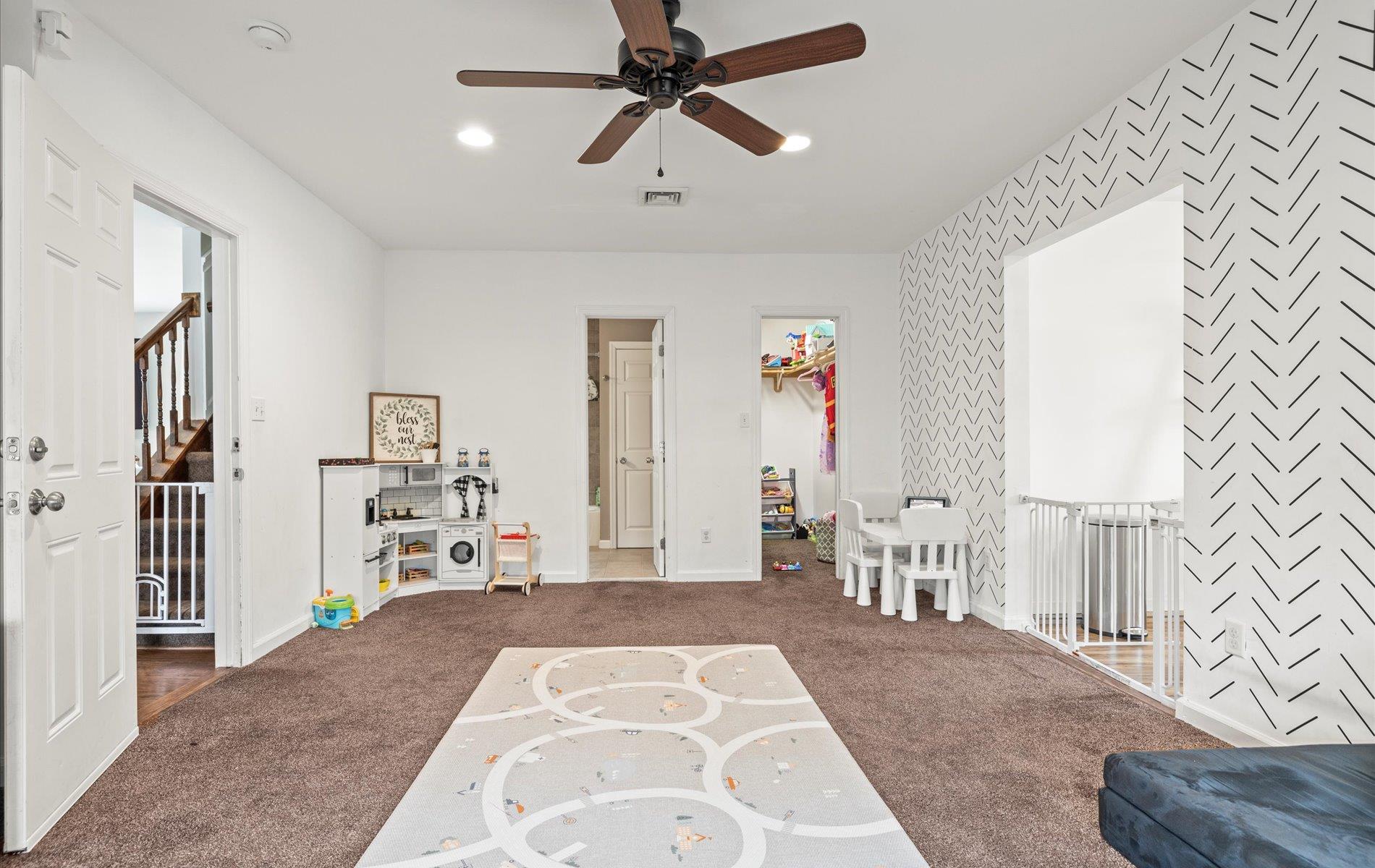 65 Howell Avenue, Deer Park, New York image 19