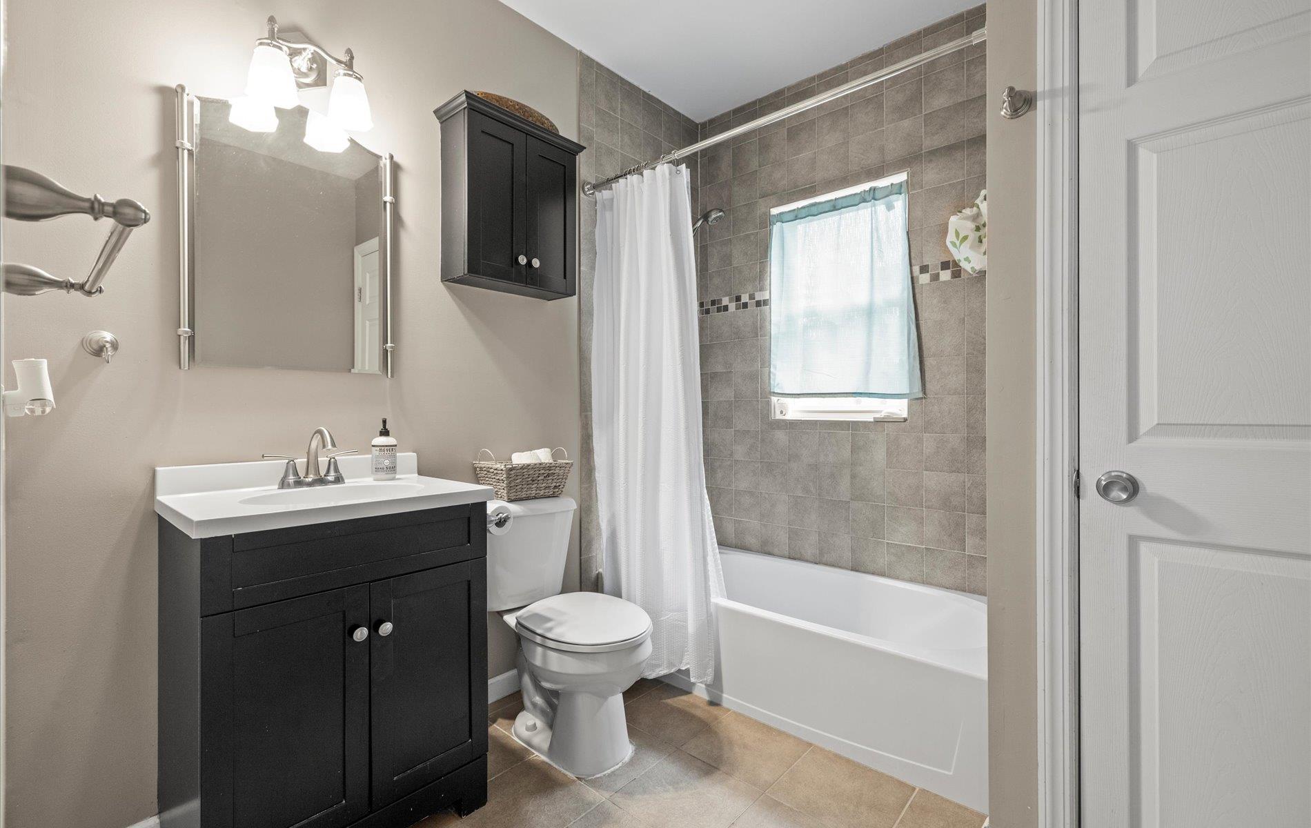 65 Howell Avenue, Deer Park, New York image 30