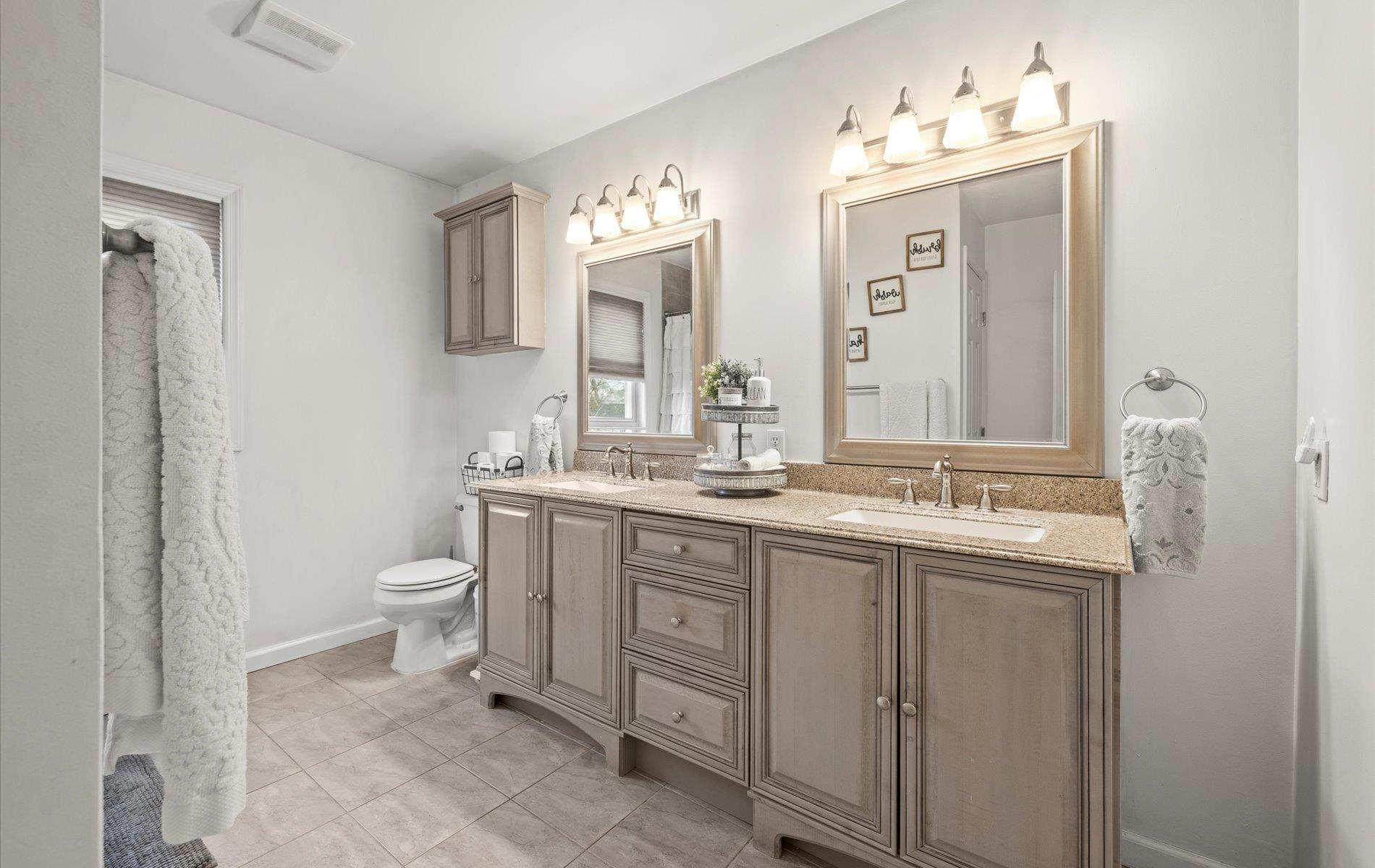 65 Howell Avenue, Deer Park, New York image 28