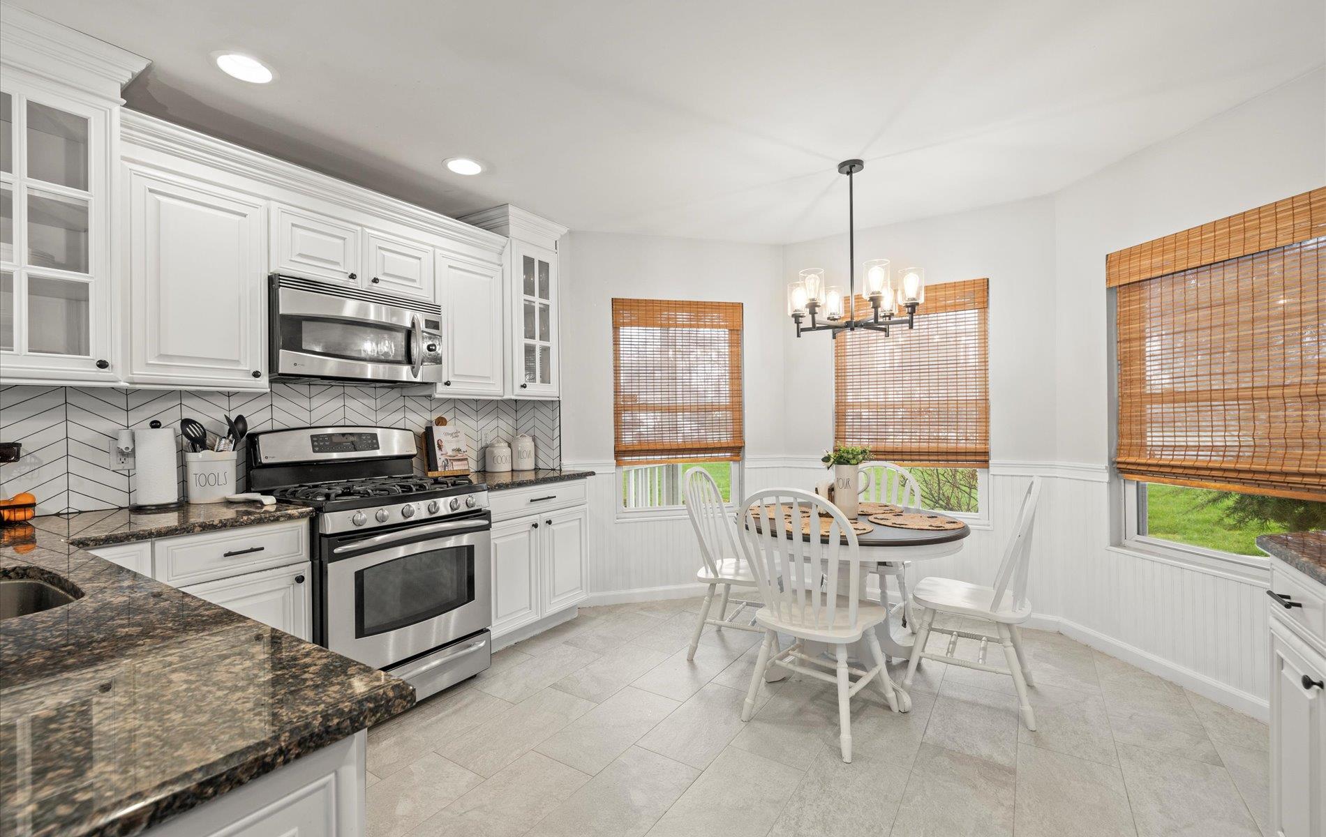 65 Howell Avenue, Deer Park, New York image 13