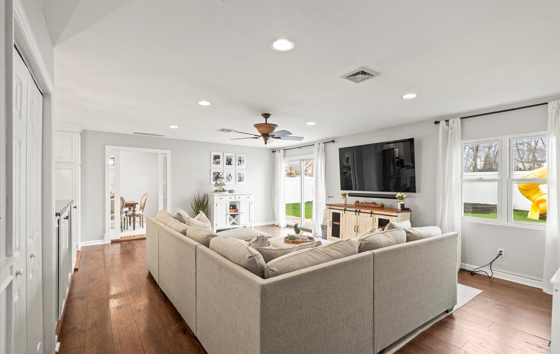 65 Howell Avenue, Deer Park, New York image 8