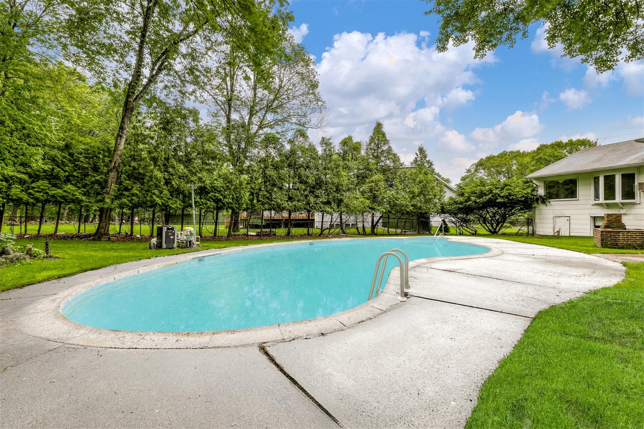 7 Fawn Hill Drive, Airmont, New York image 3