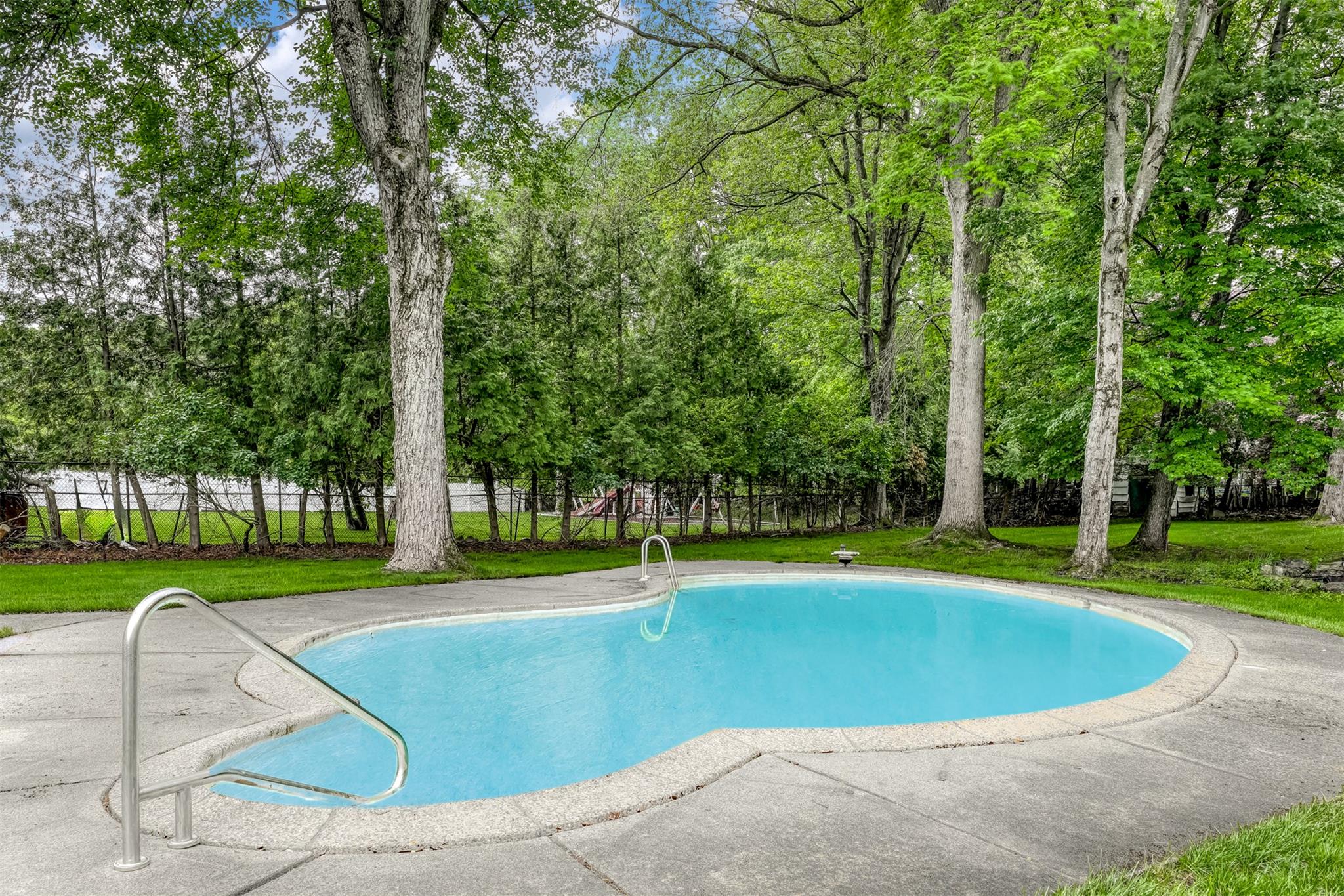 7 Fawn Hill Drive, Airmont, New York image 2