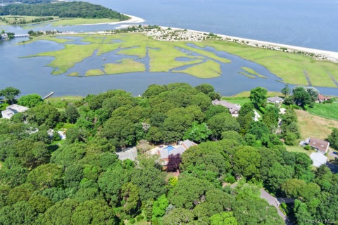 Homes For Sale - 61 Hidden Cove Court<br/> Southampton, NY 11968