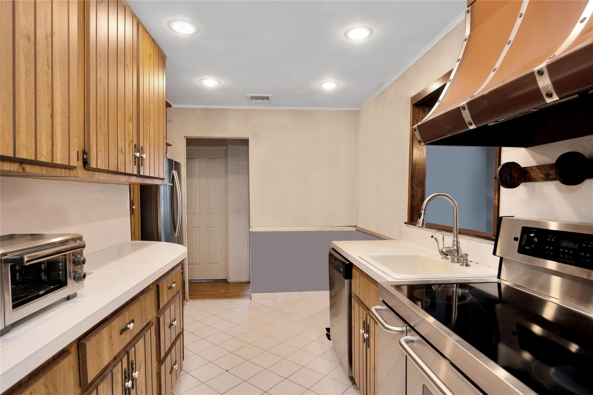 21 Oxford Road, Massapequa, New York image 7