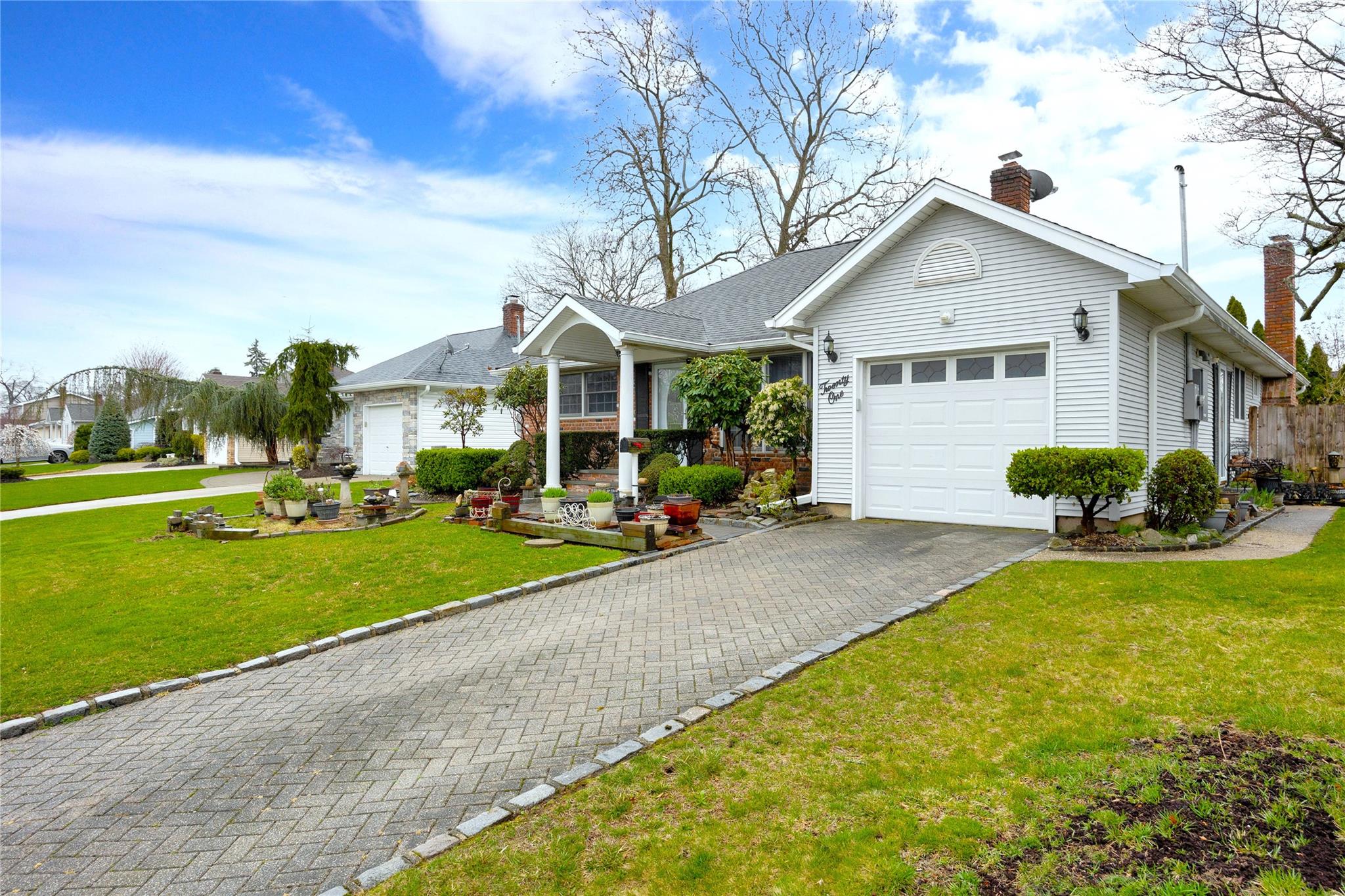 21 Oxford Road, Massapequa, New York image 3