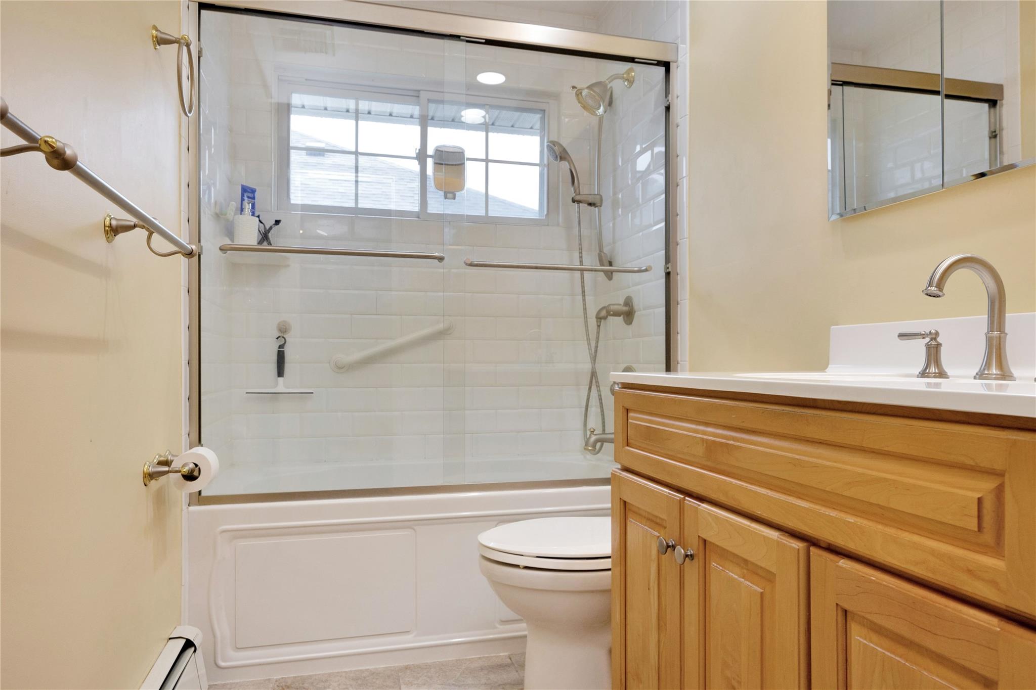 21 Oxford Road, Massapequa, New York image 10