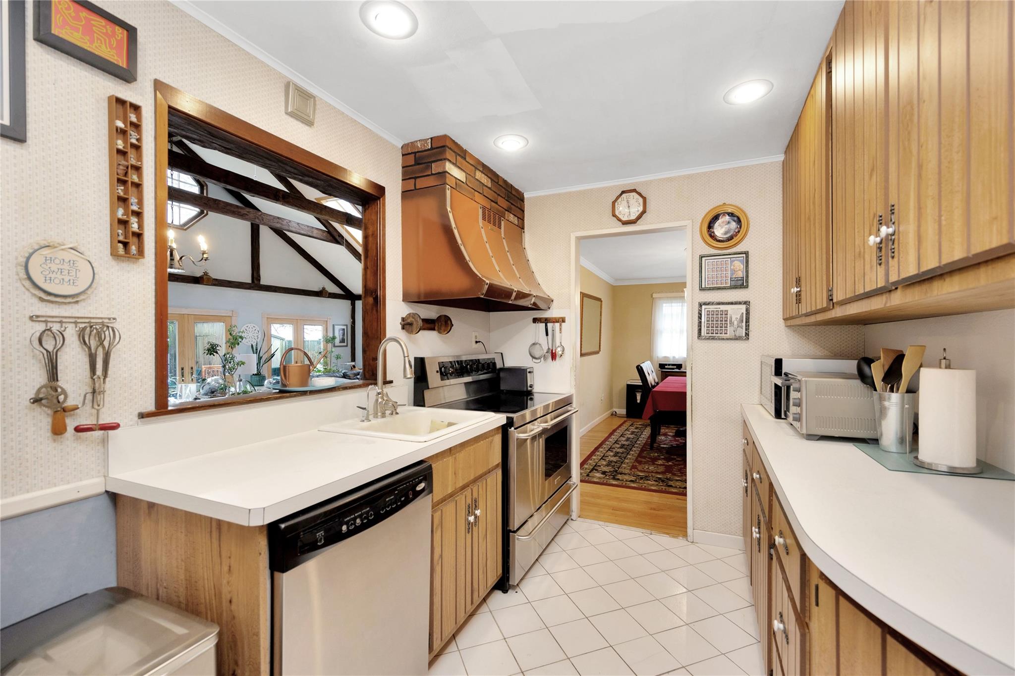 21 Oxford Road, Massapequa, New York image 6