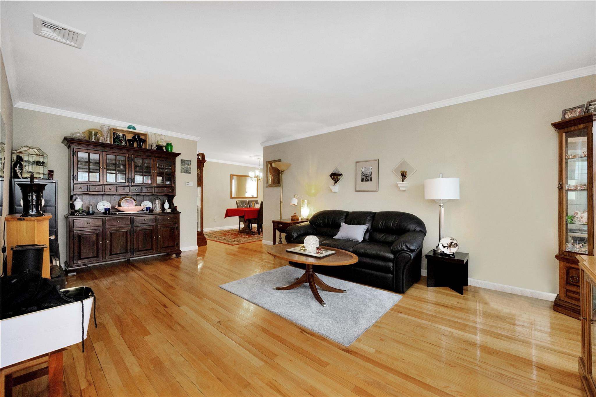21 Oxford Road, Massapequa, New York image 5