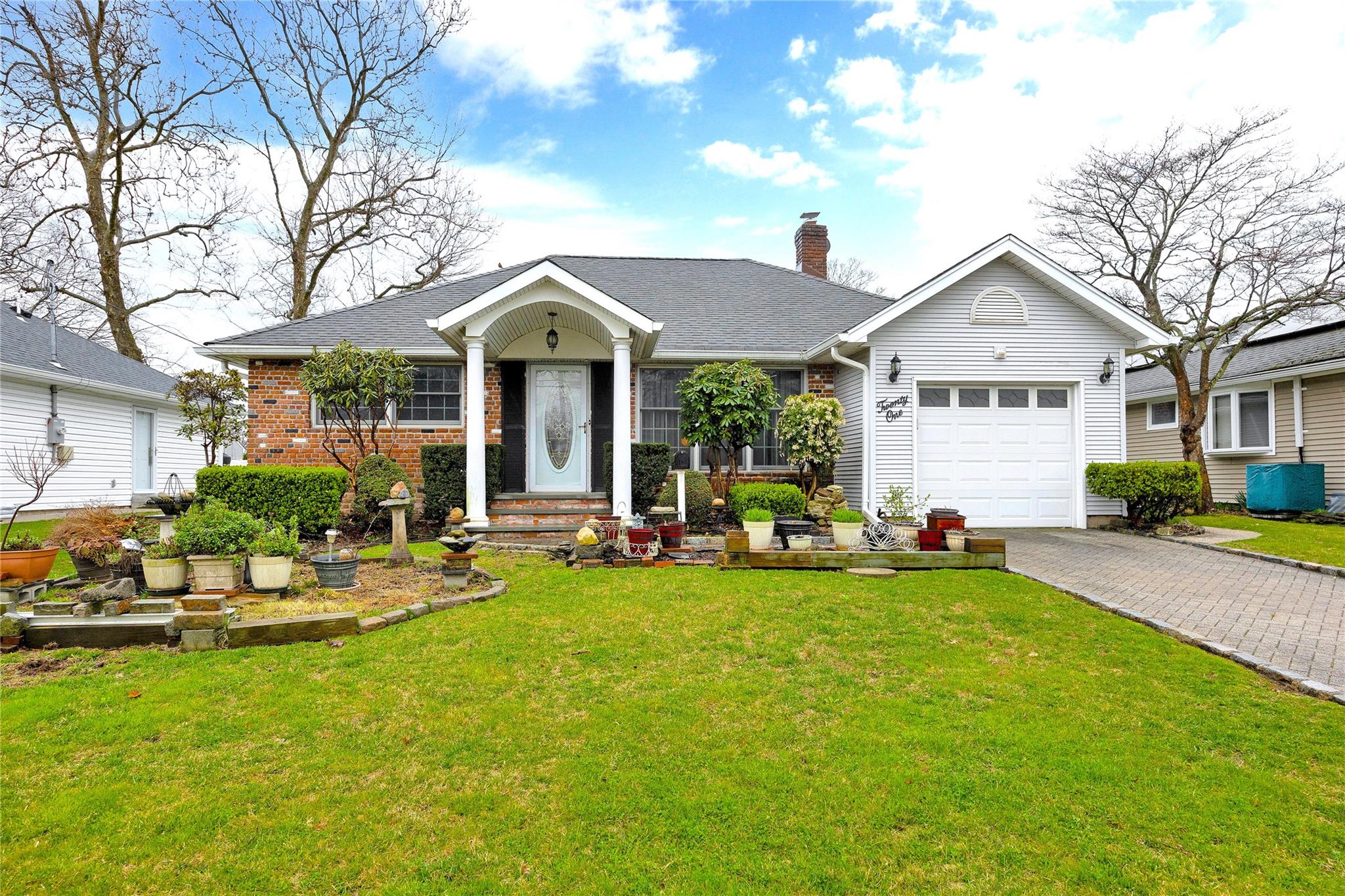 21 Oxford Road, Massapequa, New York image 2