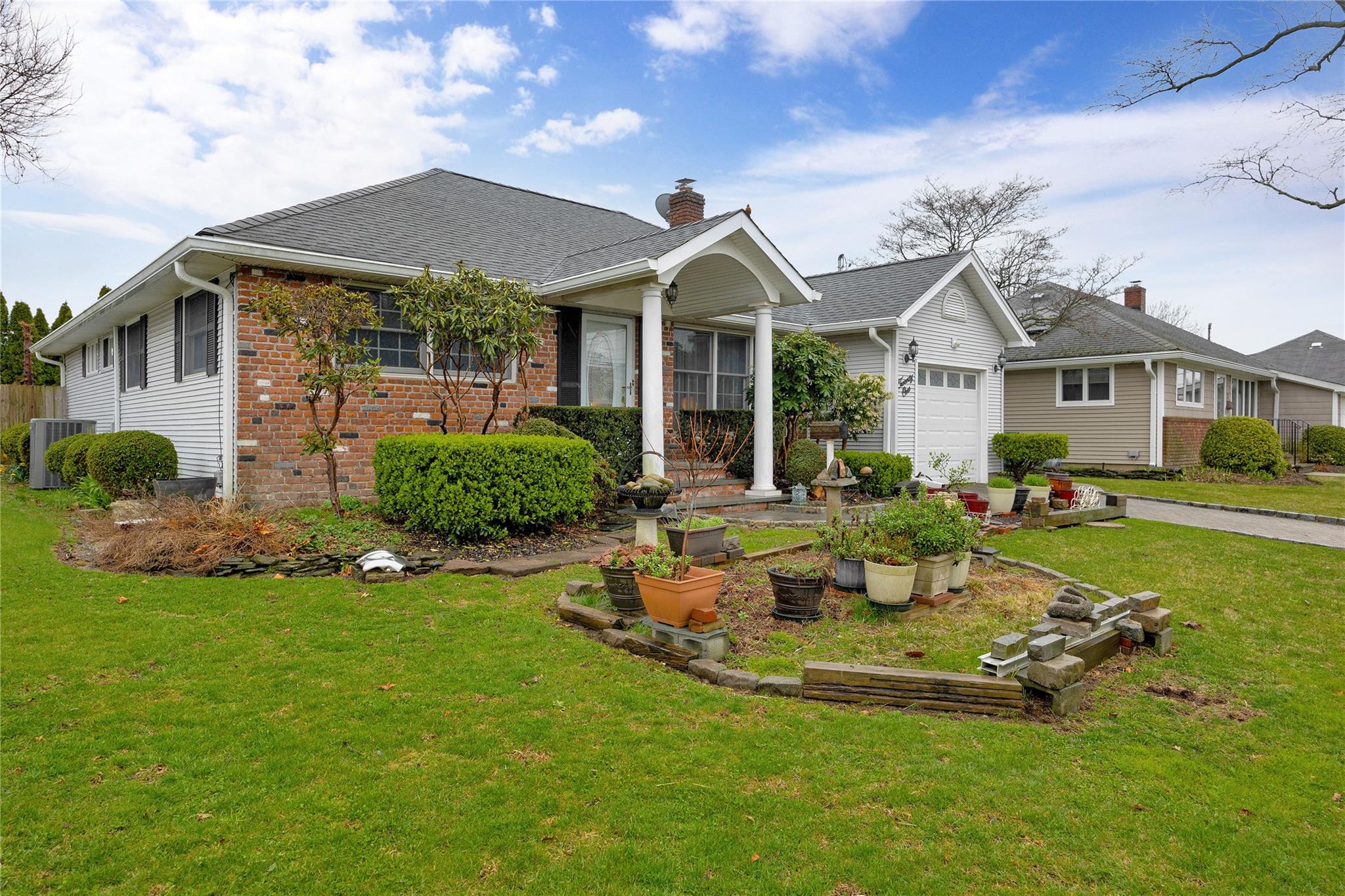 21 Oxford Road, Massapequa, New York image 1