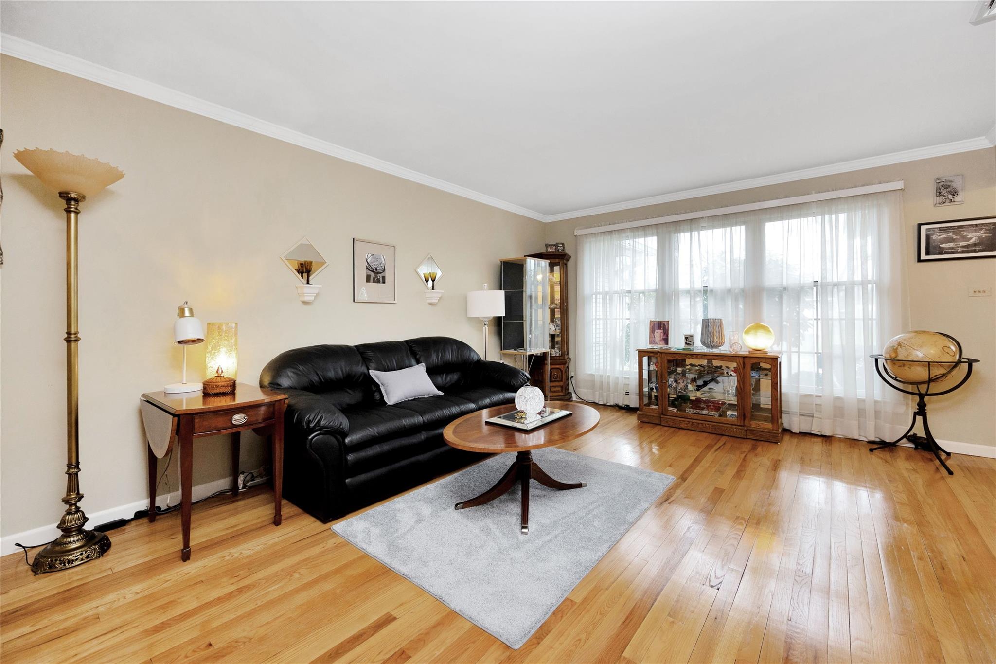 21 Oxford Road, Massapequa, New York image 4