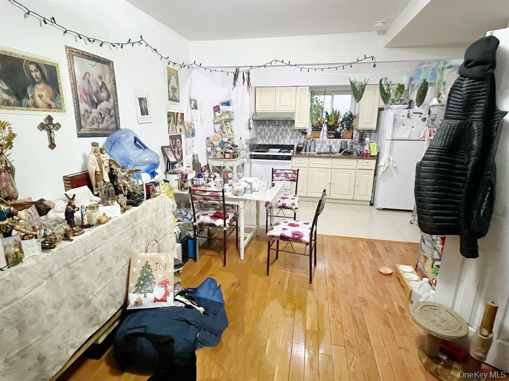 35-09 Leavitt Street