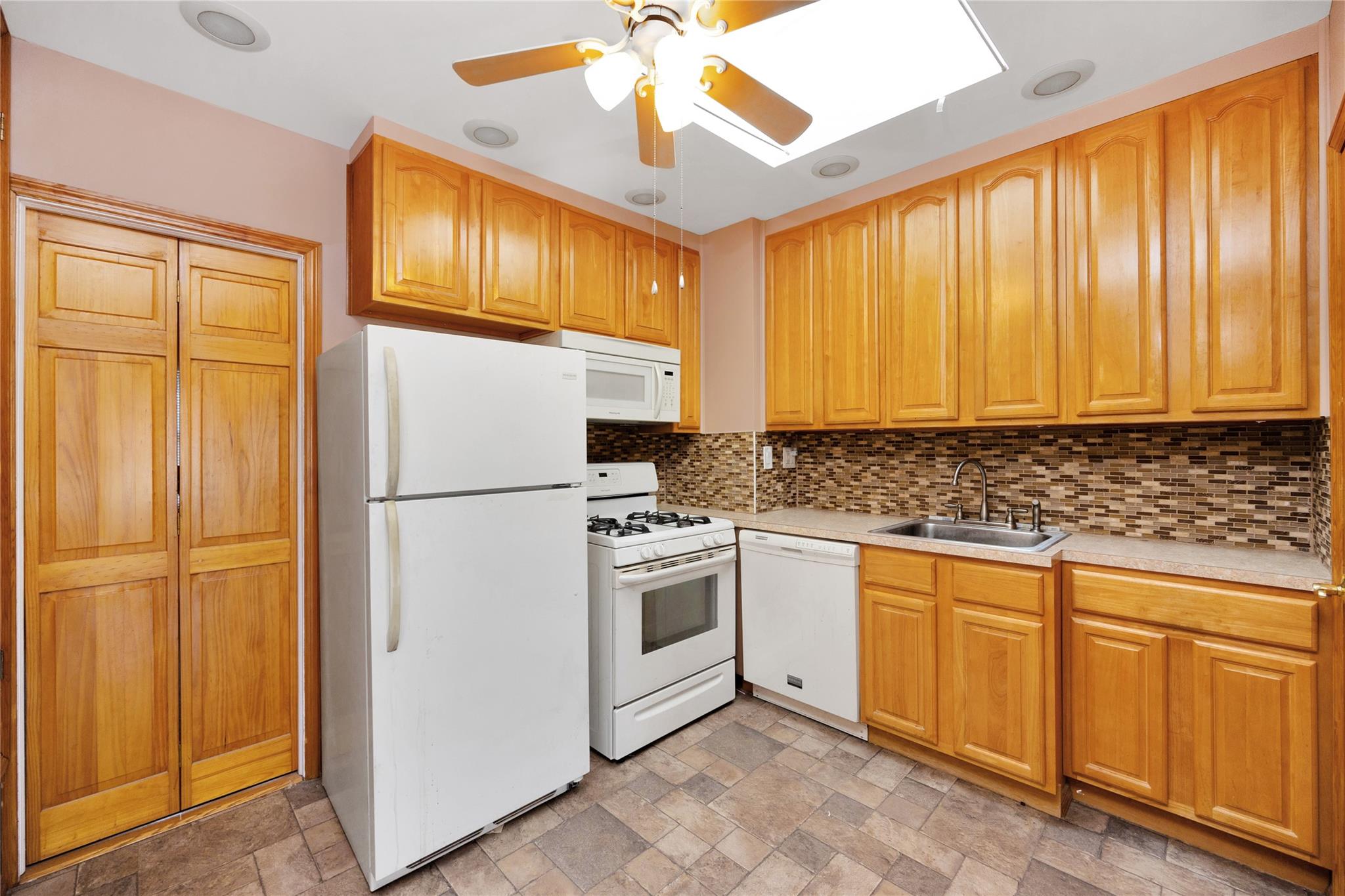 64-58 58 Road Rd, Maspeth, New York image 13