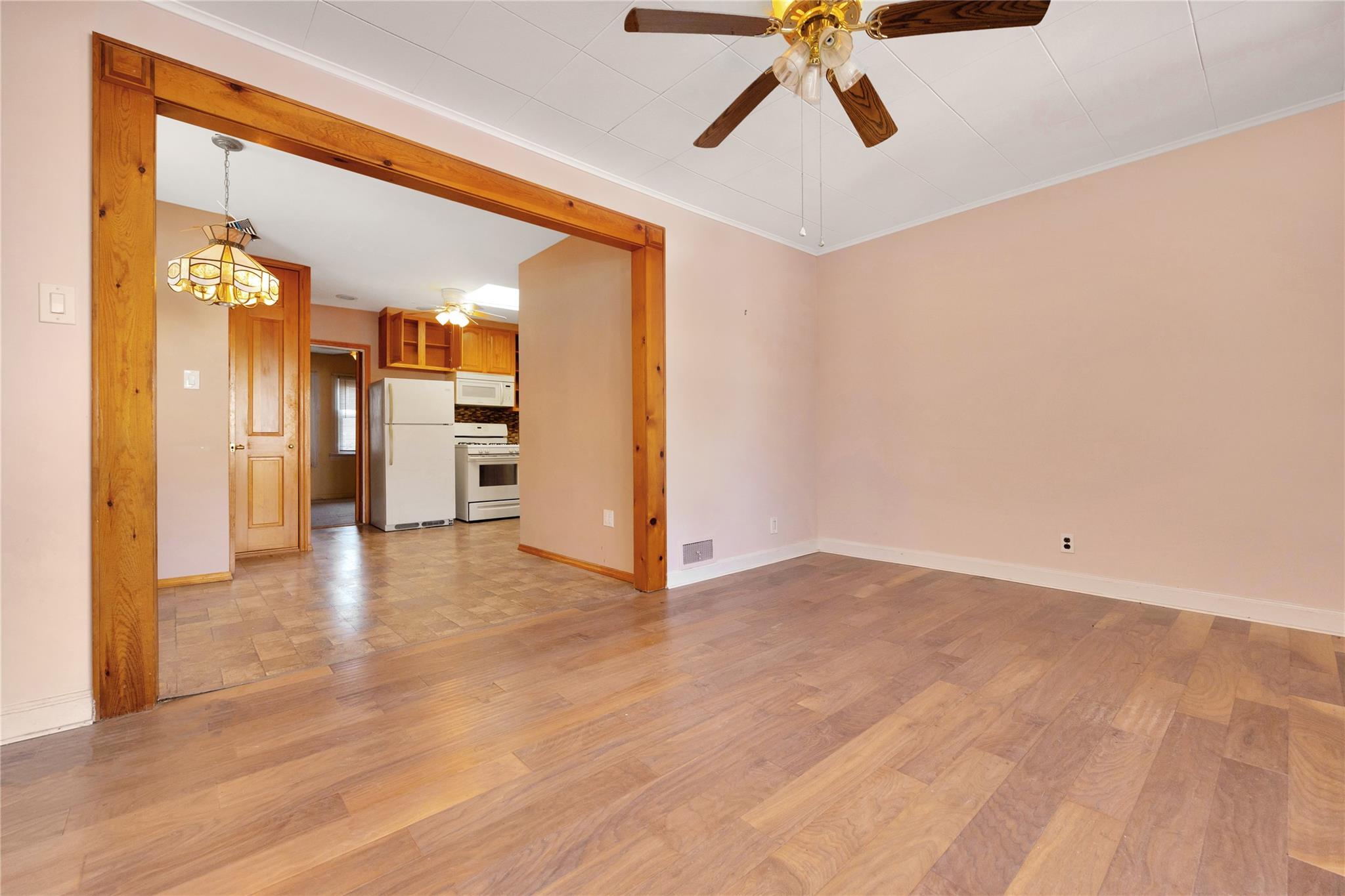 64-58 58 Road Rd, Maspeth, New York image 5