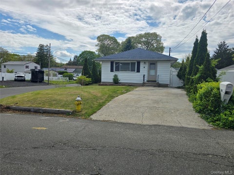 Homes For Rent - 90 Blue Point Road<br/> Selden, NY 11784