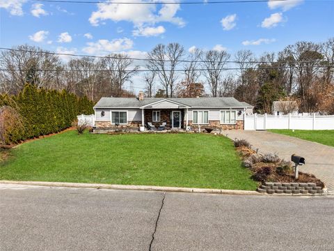 Homes For Sale - 10 Heather Court<br/> Centereach, NY 11720