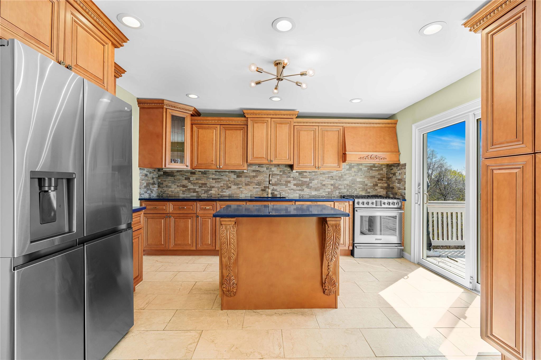 77 Rudolph Terrace W