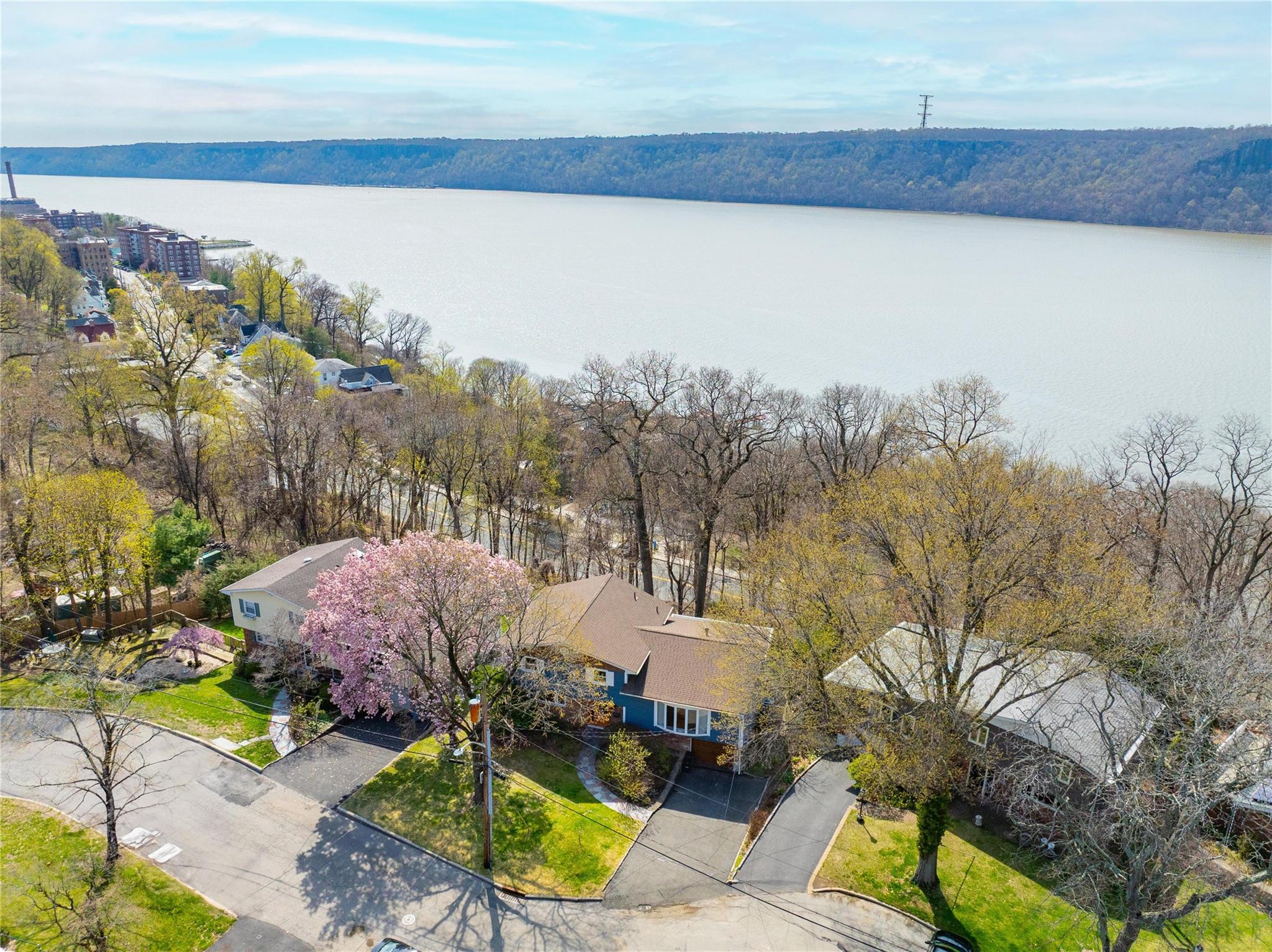 77 Rudolph Terrace W