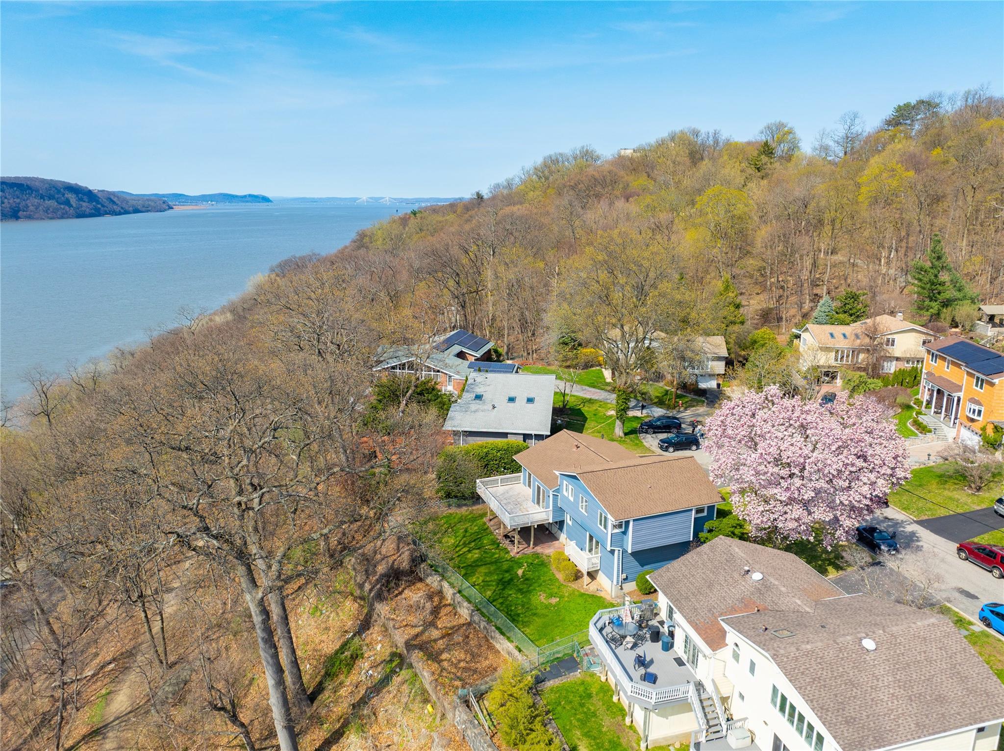 Rental Property at Rudolph Terrace, Yonkers, New York - Bedrooms: 4 
Bathrooms: 3 
Rooms: 7  - $6,000 MO.