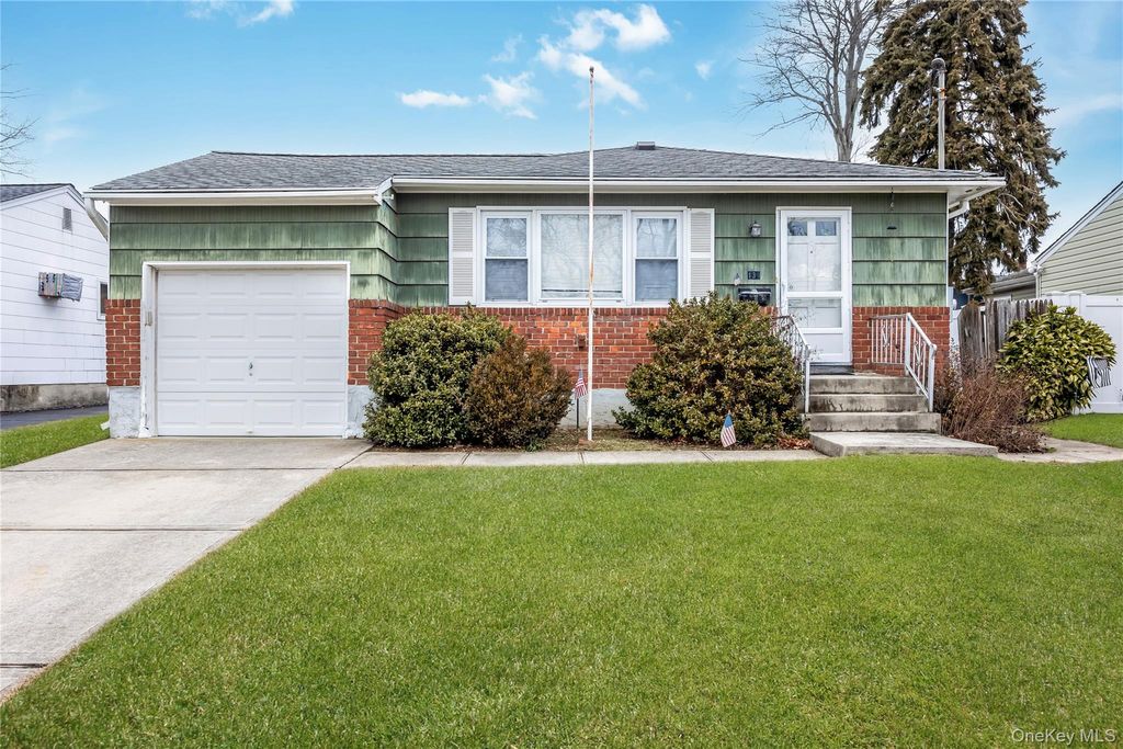 Photo of 139 N Cedar Street, Massapequa, NY 11758 (MLS # 950654)