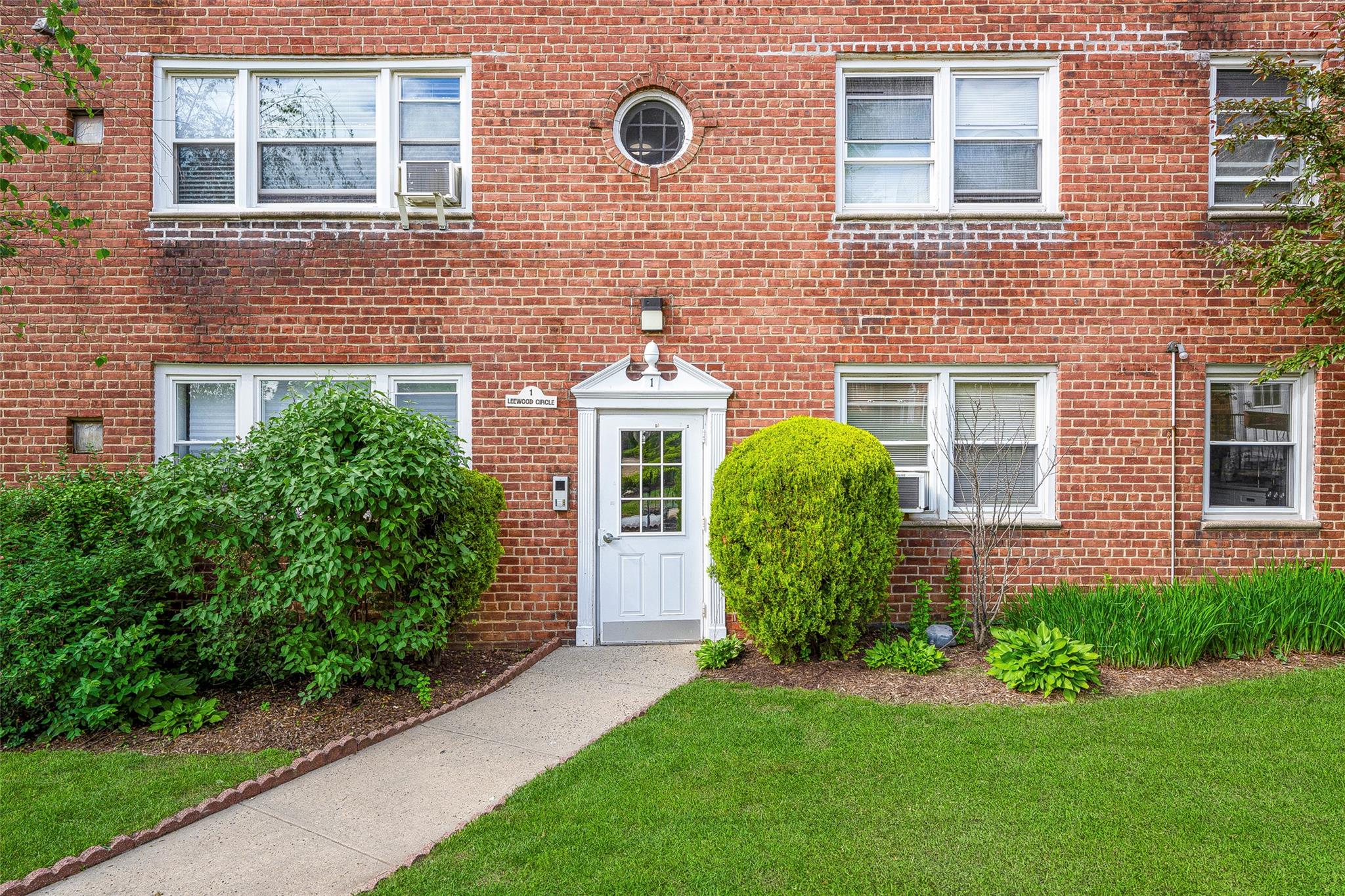 1 Leewood Circle Cir #2R, Eastchester, New York image 2