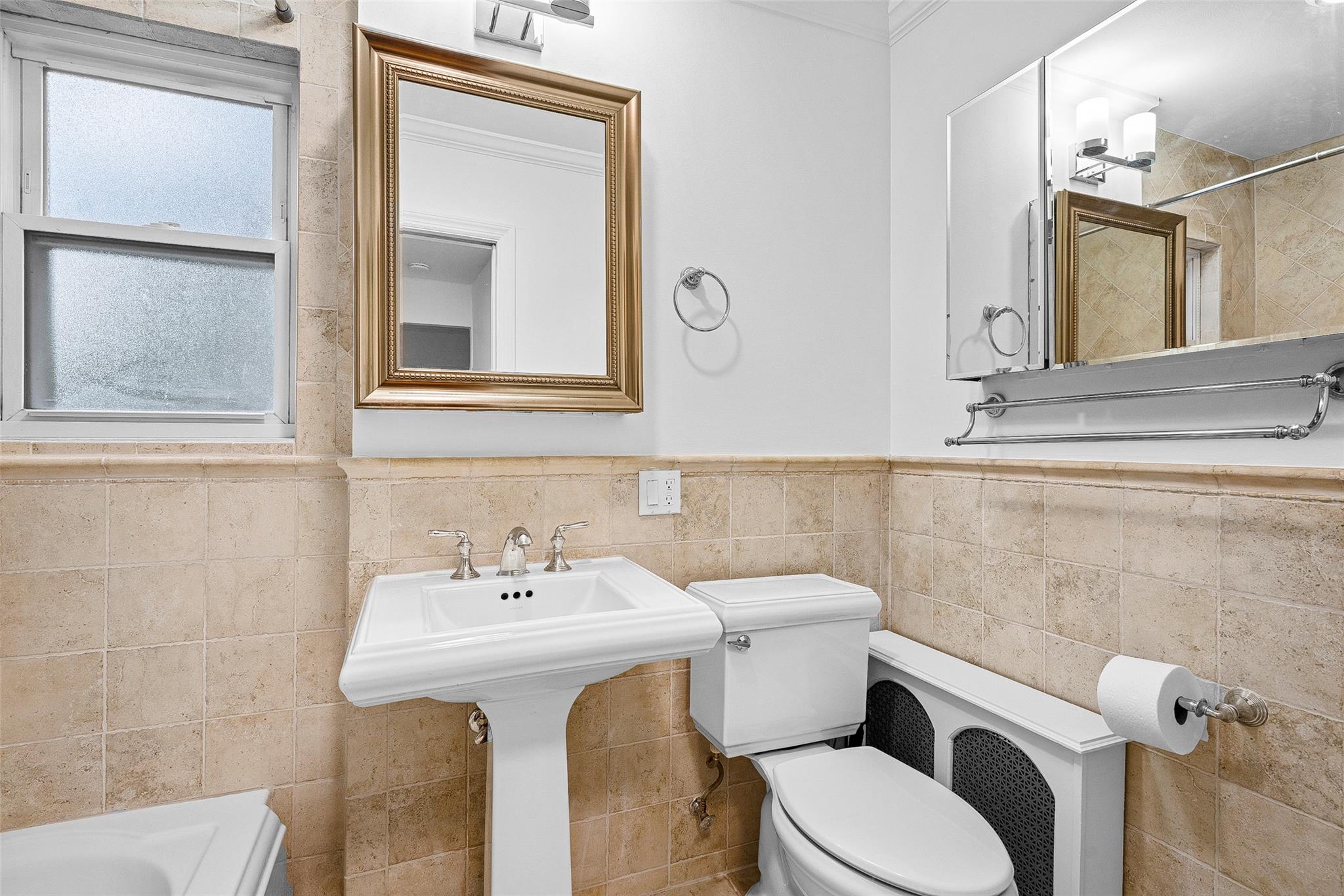 1 Leewood Circle Cir #2R, Eastchester, New York image 11