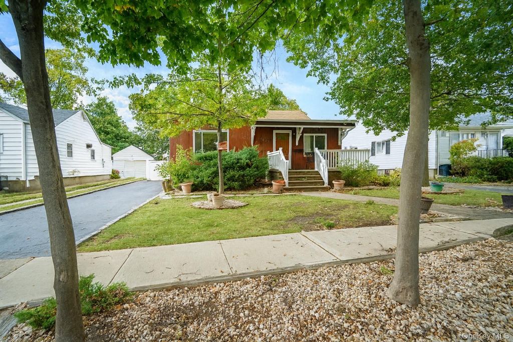 Photo of 1825 Alice Street, Merrick, NY 11566 (MLS # 926145)