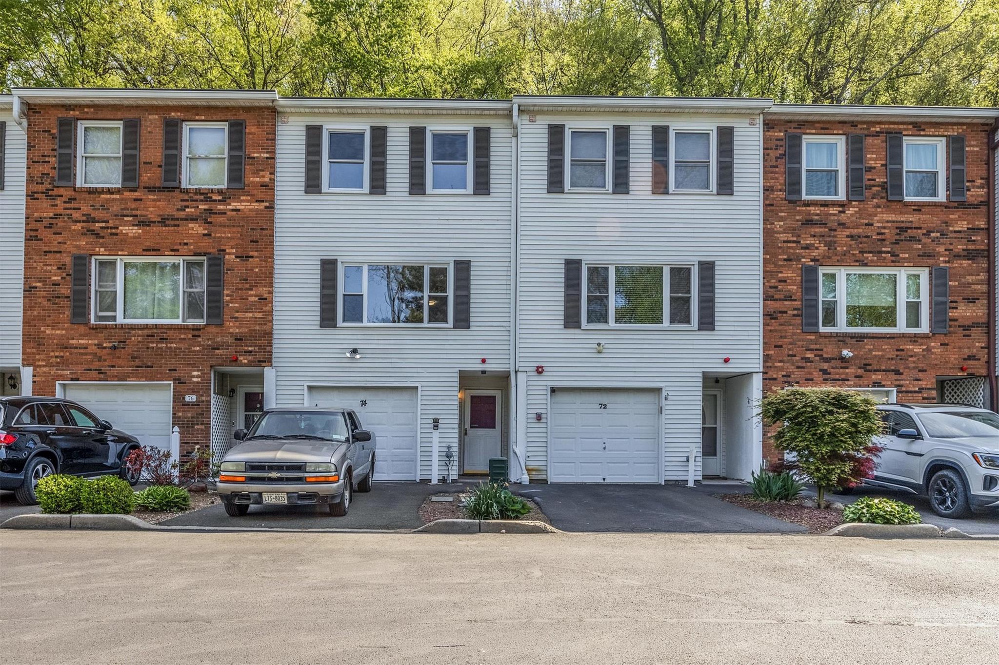 74 Foltim Way, Congers, New York image 1