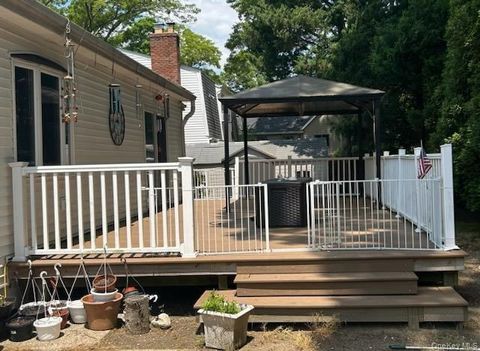 Photo of 11 Calvert Avenue, Ronkonkoma, NY 11779 (MLS # 939245)