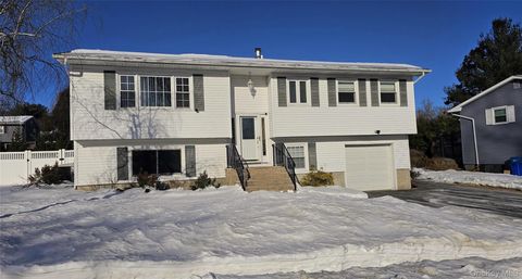 Homes For Sale - 8 Autumn Lane<br/> Stony Point, NY 10980