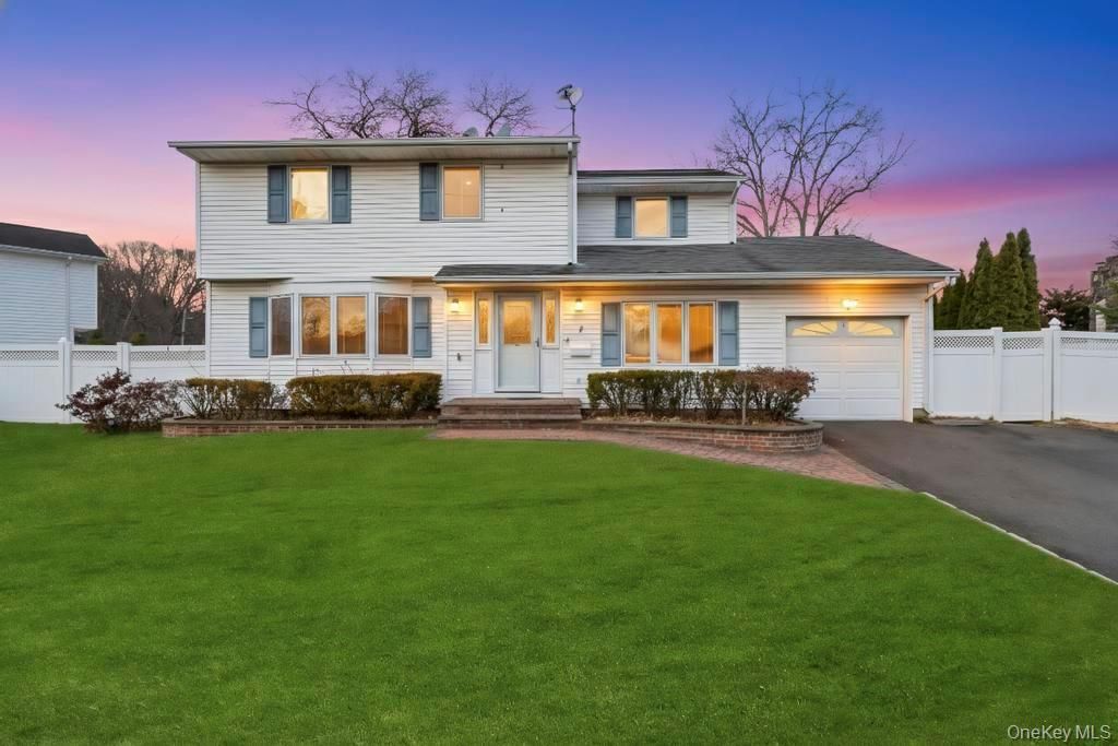 Photo of 7 Carto Circle, Deer Park, NY 11729 (MLS # 944405)