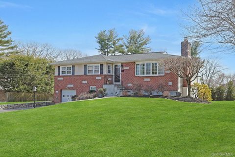 Homes For Sale - 12 Greenwood Lane<br/> Valhalla, NY 10595