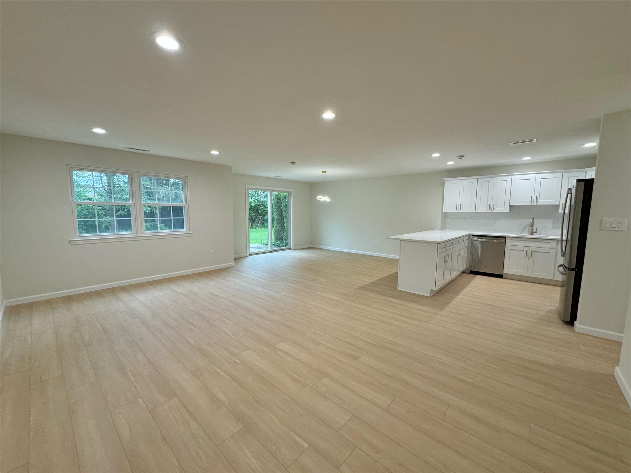 19 Erin Lane, East Setauket, New York image 2