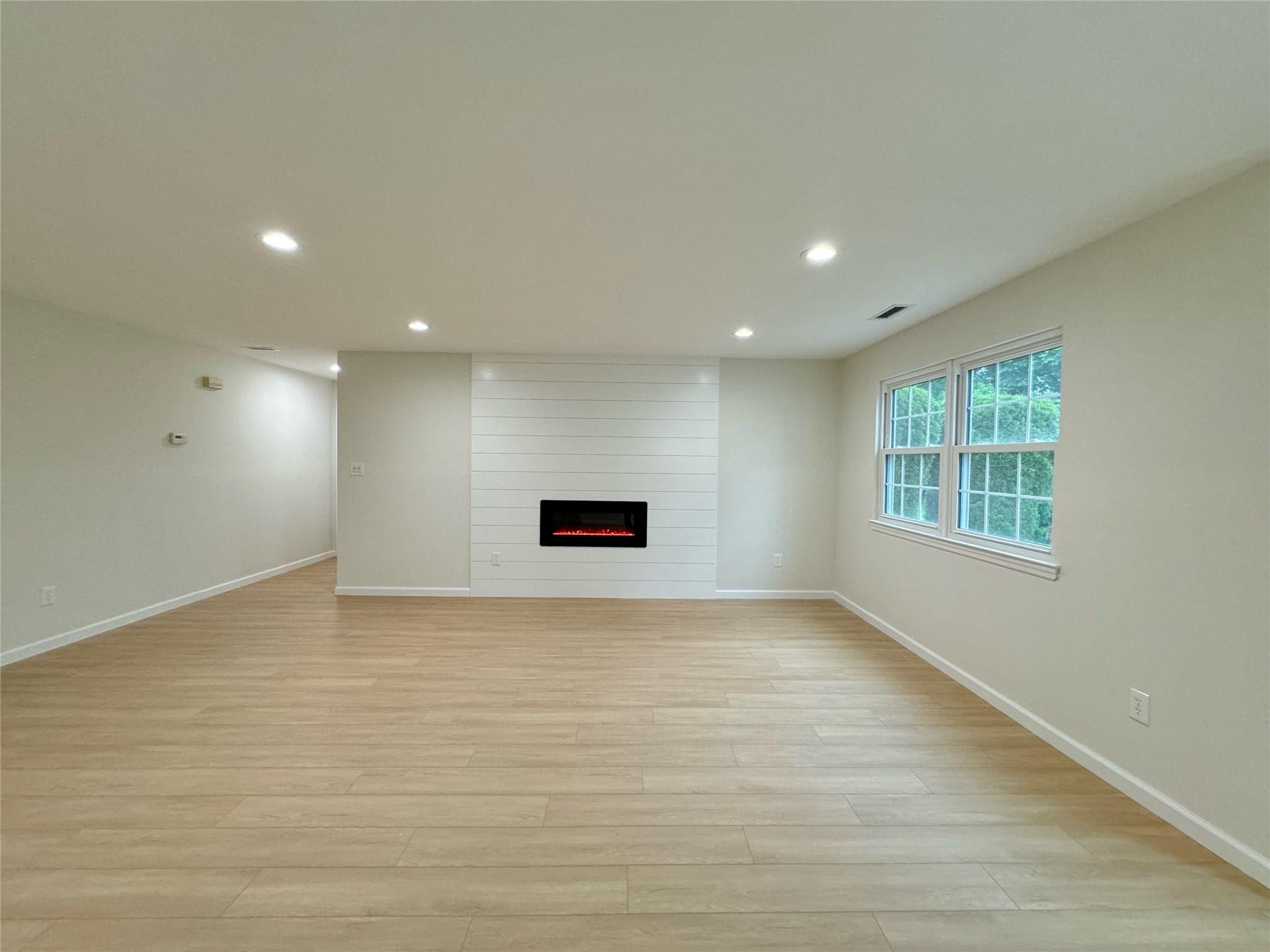 19 Erin Lane, East Setauket, New York image 10
